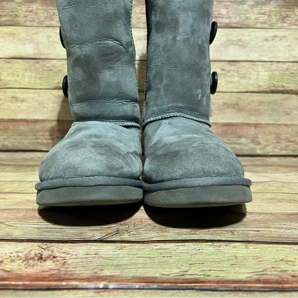 Ugg Grey Tripple Button Bailey Boots